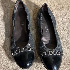 AGL sparkle gray and black leather toe cap flats